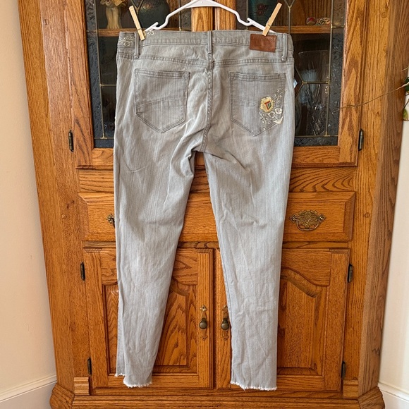 DRIFTWOOD Light Gray Women's Skinny Jeans with Floral Embroidery - Picture 6 of 10